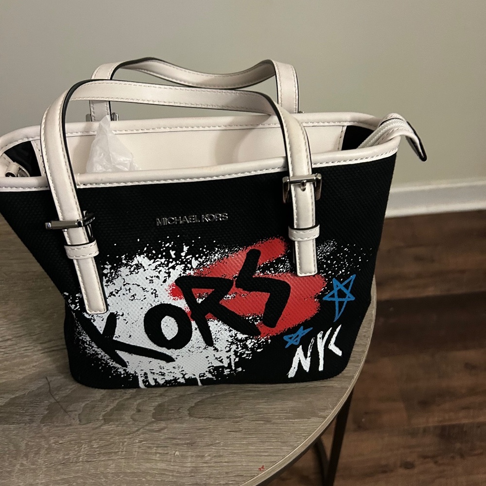 New Michael Kors Graffiti Print Handbag – Stylish Urban Design